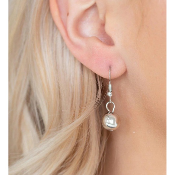 🟣🩶🟣 “CHROMA DRAMA” PURPLE NECKLACE WITH FREE EARRINGS ~ PAPARAZZI❗️🟣🩶🟣 - Picture 5 of 5